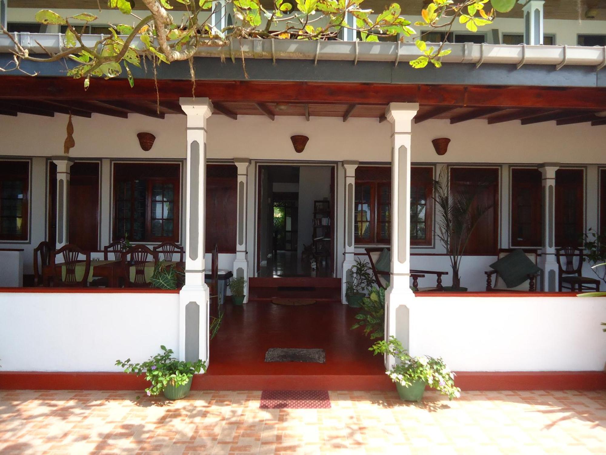 Whitepearl Beach Hikkaduwa Exterior photo
