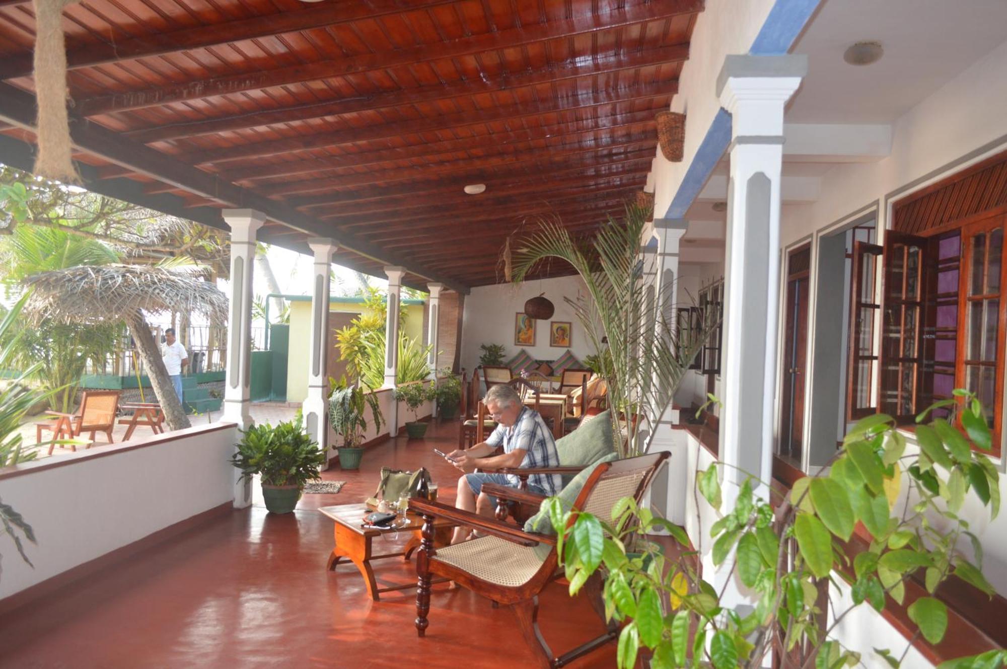 Whitepearl Beach Hikkaduwa Exterior photo