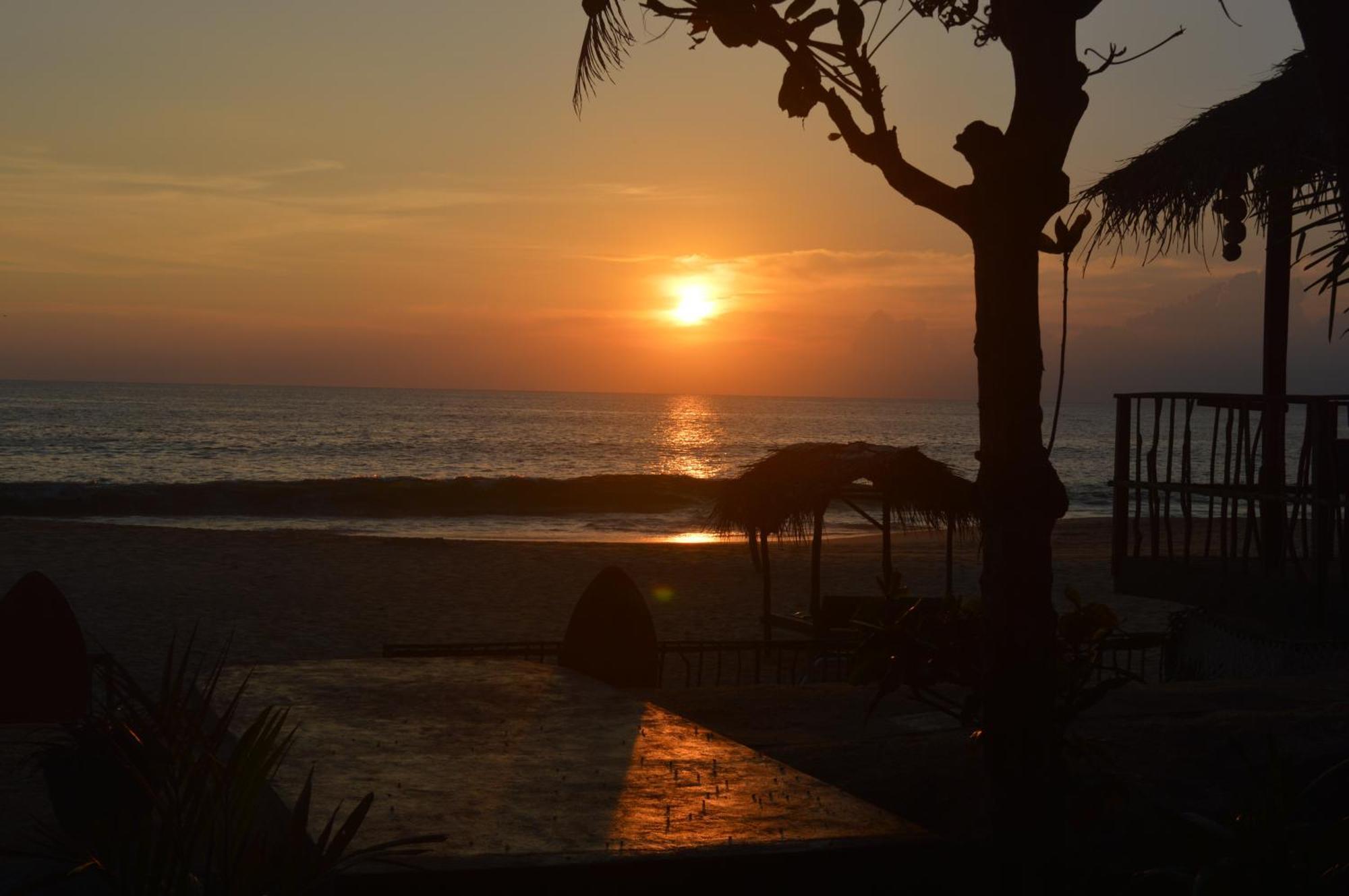Whitepearl Beach Hikkaduwa Exterior photo