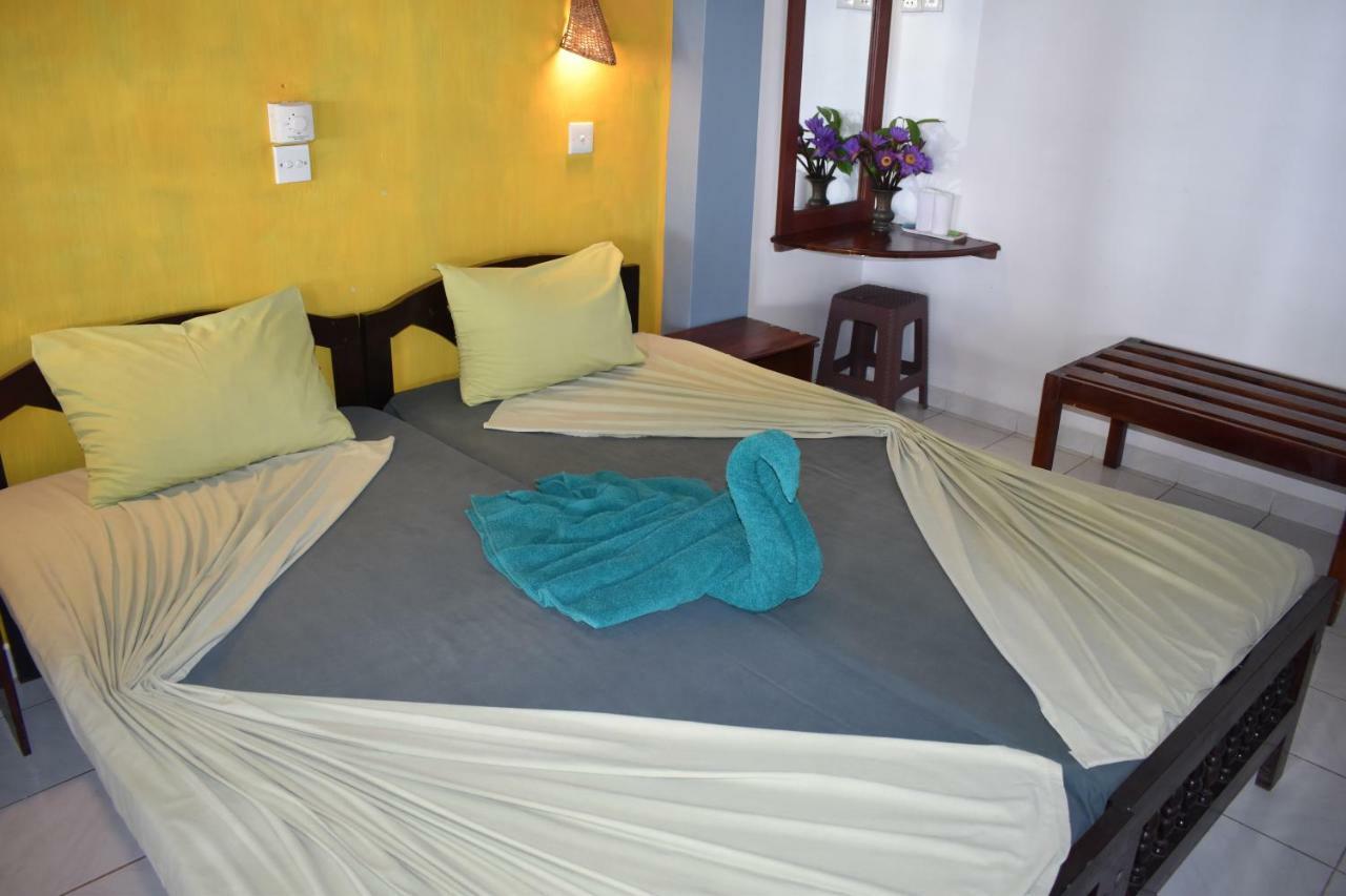 Whitepearl Beach Hikkaduwa Exterior photo